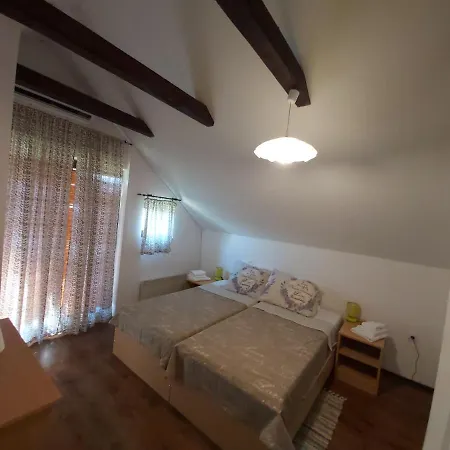 Izletiste Opatovac Guest House Exterior photo