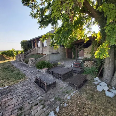 Izletiste Opatovac Guest House Exterior photo