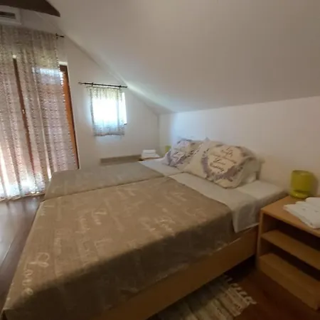 Izletiste Opatovac Guest House Exterior photo